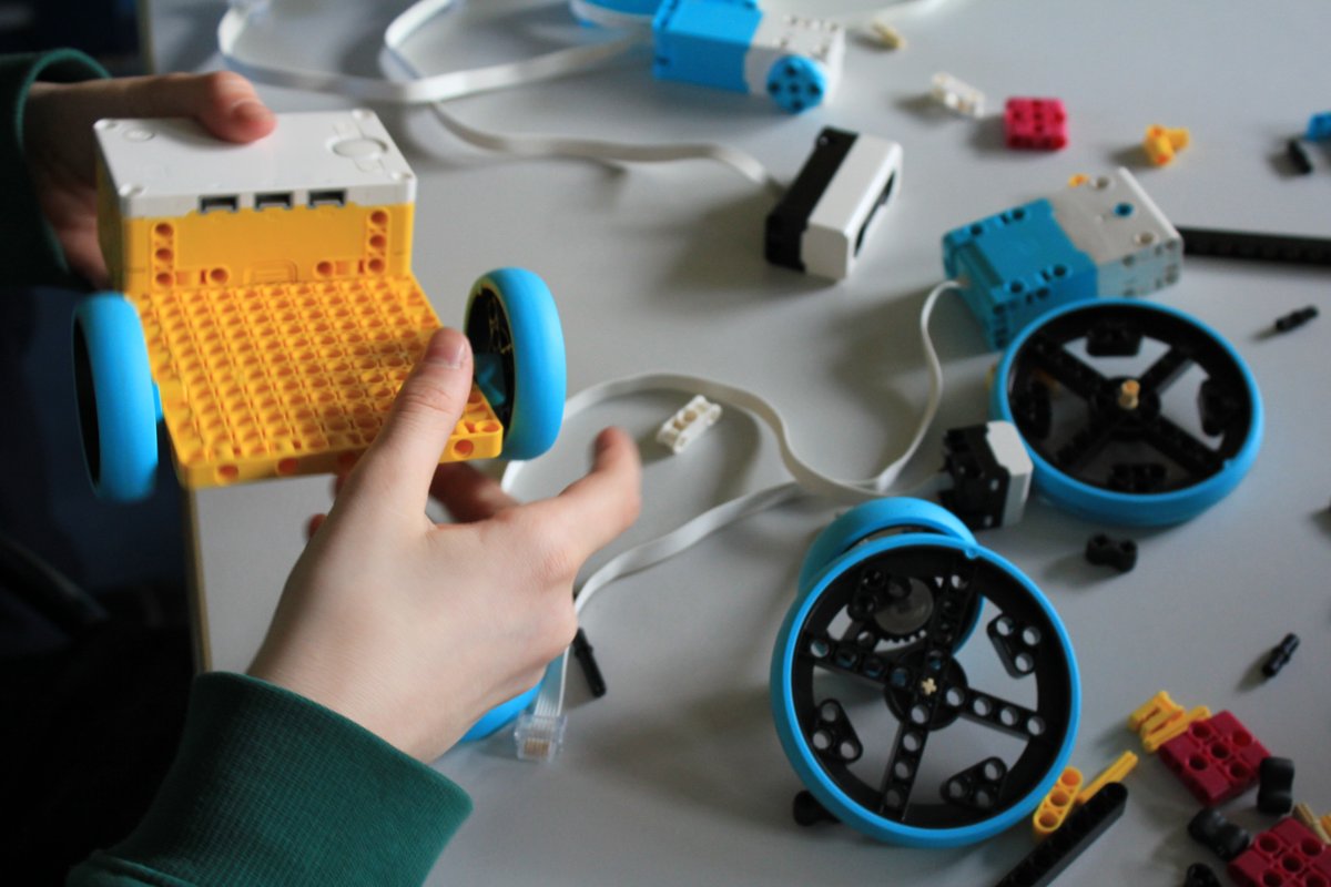 Titelbild für Beitrag: Impressionen aus den AGs: Lego-Robotik-AG